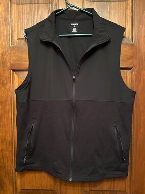 Layer 8 Men's Black Full-Zip Performance Vest